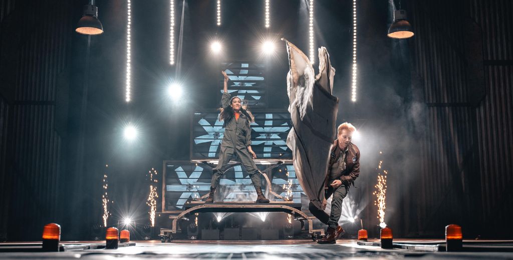 Imagen de escena de Hangar 52, el espectáculo de El Mago Yunke en Madrid.