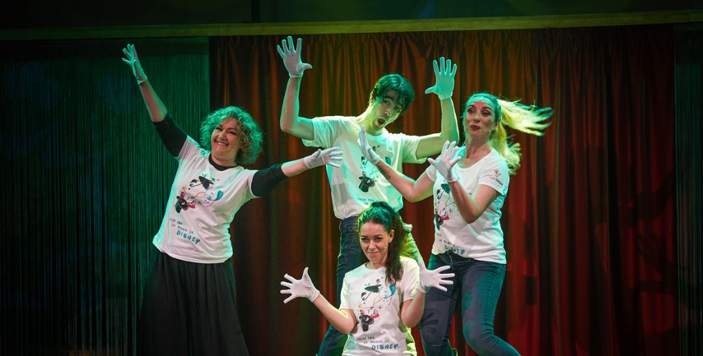 Imagen de escena de 'Viaje por la magia de Disney' en el Teatro Sanpol, de la compañía La Bicicleta.