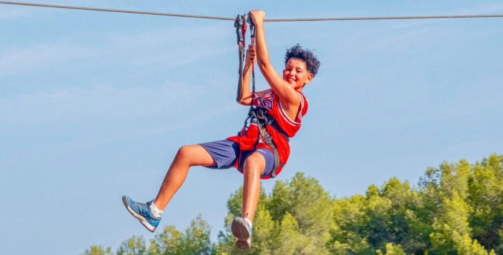 Jungle Trek Tarragona cuenta con tirolinas para diferentes edades - Mamá tiene un Plan.