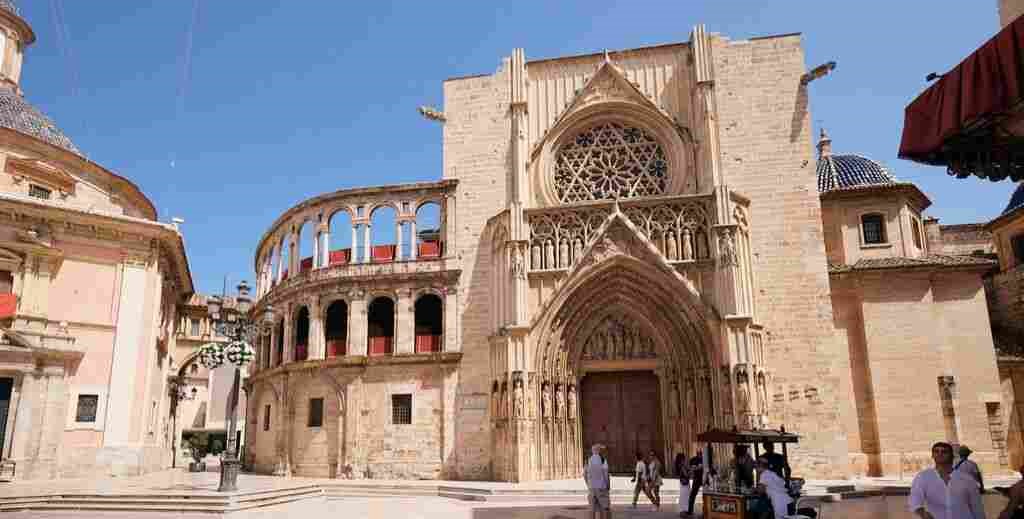 Fachada de la catedral de Valencia - Mamá tiene un Plan.