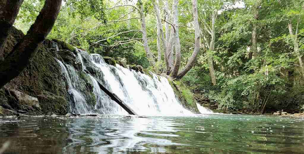 cascada de valdelateja en burgos mamatieneunplan 00