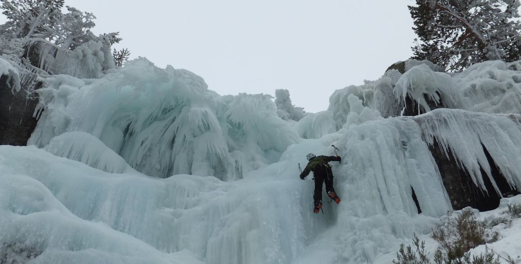 cascadas heladas de neila en burgos mamatieneunplan 00