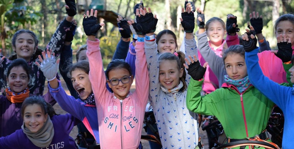 Aventura Amazonia: Tirolinas, juegos y naturaleza para niños, jóvenes y familias.