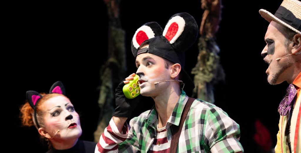 El Ratoncito Pérez, el musical en el Teatro Sanpol: humor, misterio y aventura en familia 1 Imagen de escena de El Ratoncito Pérez el musical en el Teatro Sanpol de Madrid (compañía La Bicicleta).