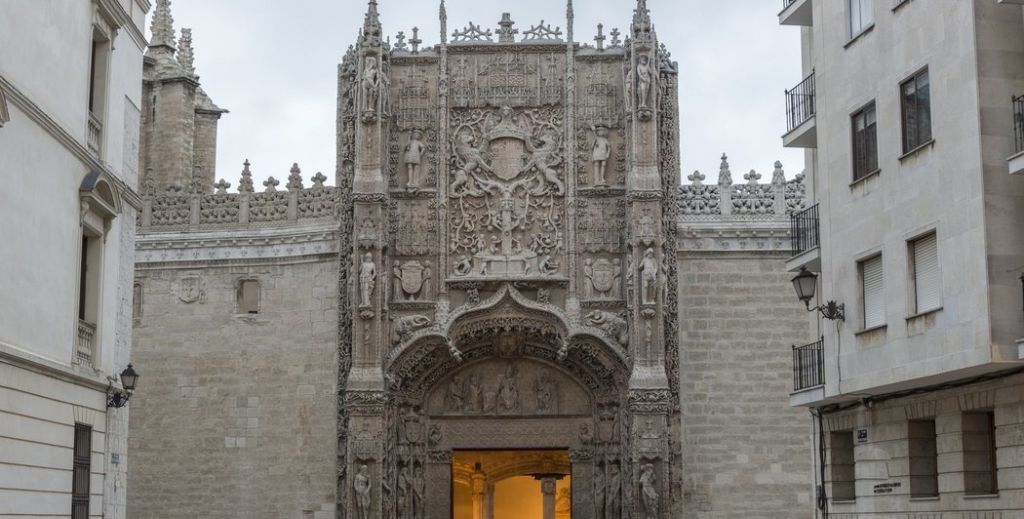 Fachada del Museo Nacional de Escultura de Valladolid - Mamá tiene un Plan.