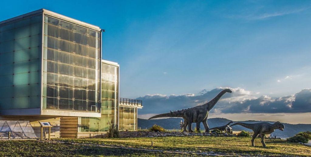 Exterior del Museo Paleontológico de Castilla-La Mancha - Mamá tiene un Plan.