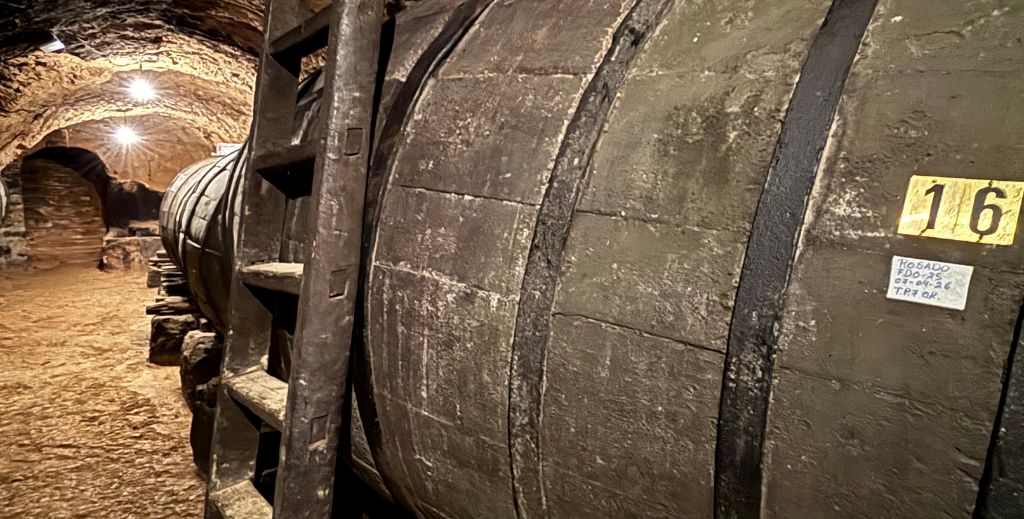 Galerías subterráneas en las bodegas Remigio Salas - Mamá tiene un Plan.