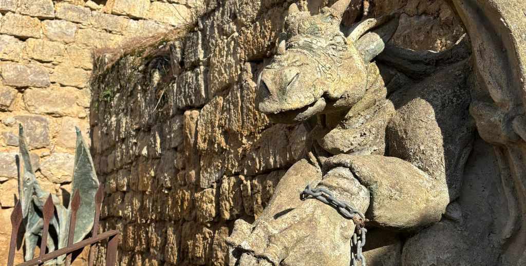 Interior del Castillo Encantado de Trigueros del Valle en la Ruta del Vino Cigales - Mamá tiene un Plan.