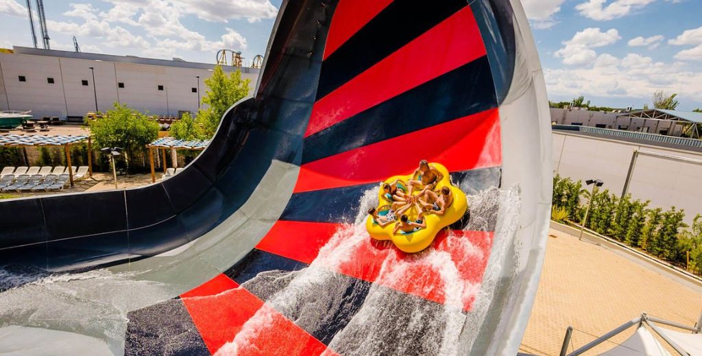 Descuentos Parque Warner Beach 2026: ofertas y promociones. Parque Warner Beach con niños.