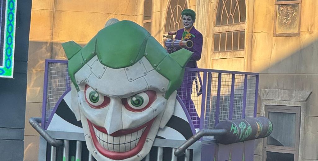 espectaculo parque warner DC Super Villains Stunt Show mamatieneunplan 00