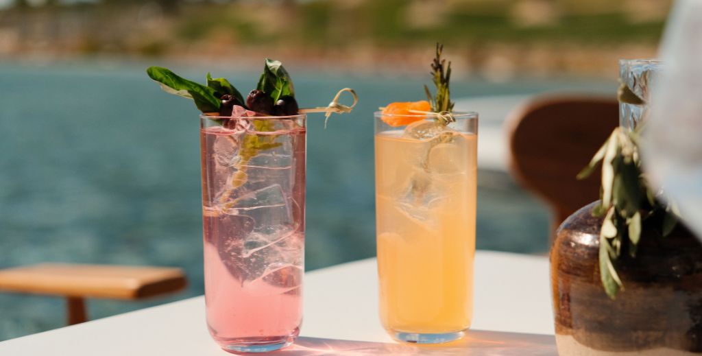 Ó Terraza & Music Bar, un pedazo del Mediterráneo en Madrid perfecto para toda la familia 2 El Ó Embarcadero es el espacio para tomar algo a orillas del lago.