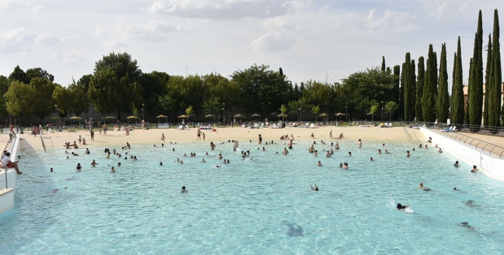 Parques acuáticos en Madrid y piscinas al aire libre, ¡todas las formas de refrescarse este verano! 6 Piscina de olas de Torrejón de Ardoz, única piscina municipal de estas características en toda España.