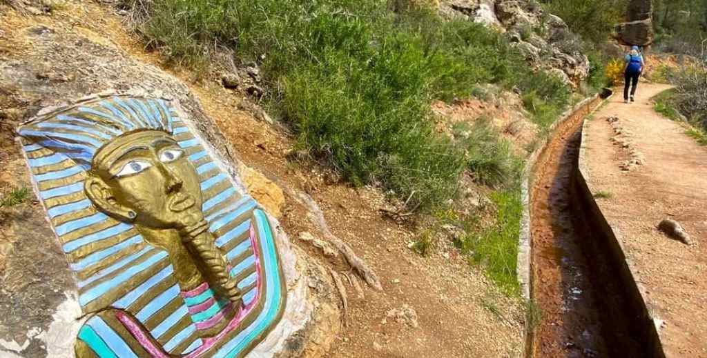 Ruta de las Esculturas de Bogarra con niños - Mamá tiene un Plan.