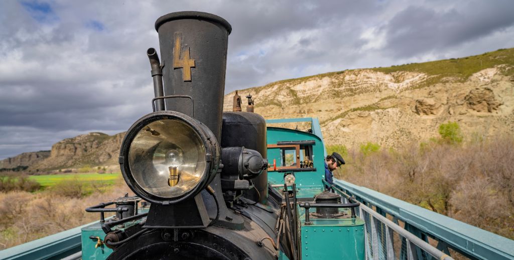 Viaje histórico en familia en el Tren de Arganda 1 Tren de Arganda, el que pita más que anda, y circula los domingos de primavera y otoño entre Arganda y Rivas.