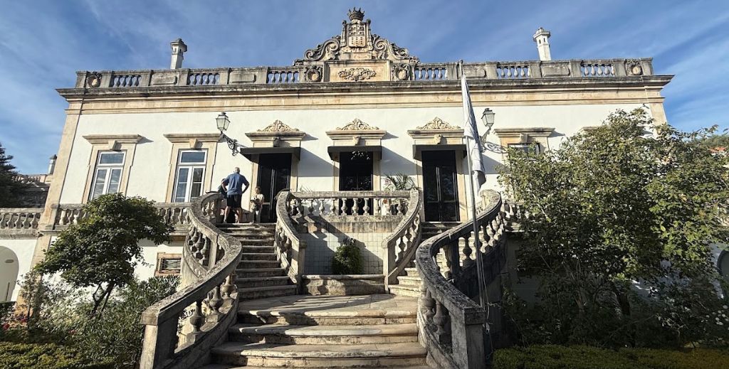 Centro de Portugal con niños: un viaje entre canales, ciencia, dinosaurios y palacios en 4 días 17 Entrada a Quinta das Lágrimas - Mamá tiene un Plan.