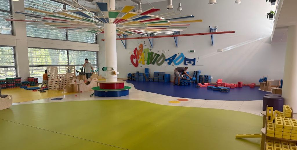 Centro de Portugal con niños: un viaje entre canales, ciencia, dinosaurios y palacios en 4 días 7 En el Exploratório Ciência Viva la máxima es aprender a través del juego - Mamá tiene un Plan.