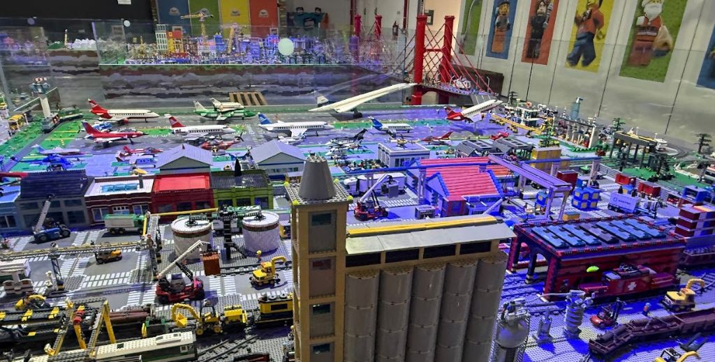 Centro de Portugal con niños: un viaje entre canales, ciencia, dinosaurios y palacios en 4 días 16 Brickopolis es el paraíso para los amantes de LEGO y se encuentra junto a Dino Parque Lourinhã - Mamá tiene un Plan.