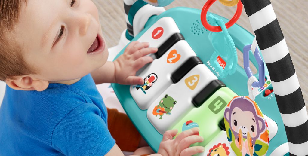 La importancia del juego en la vuelta al cole: los juguetes ayudan a los niños a aprender y crecer 3 El Piano de Perrito de Laaught & Learn es ideal para llevarlo a todas partes - Mamá tiene un Plan.