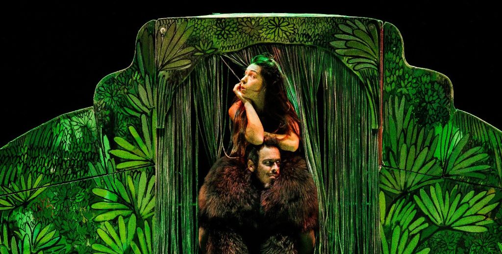 Imagen de escena de ¡Soy salvaje! de La Maquiné que llega en noviembre al Real teatro de Retiro.